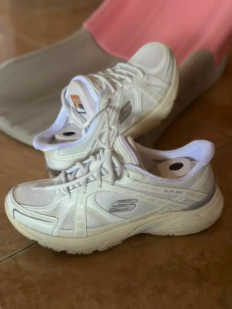 skechers hands free slip ins