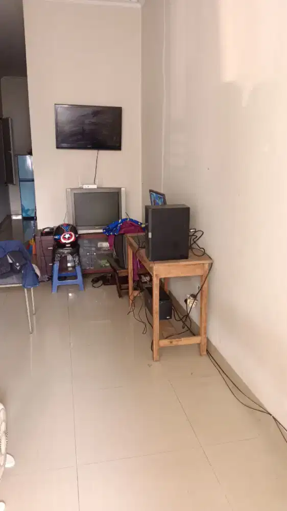 Dikontrakan rumah pinggir jalan