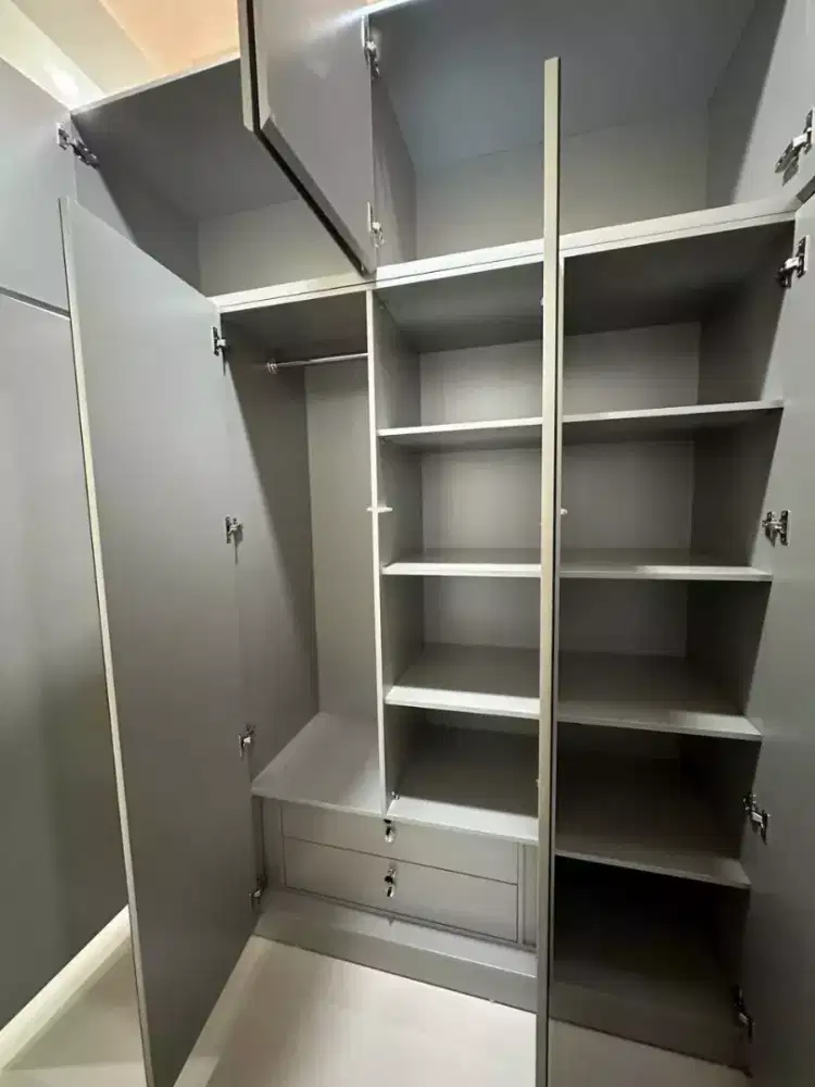 Lemari pakaian 4 pintu