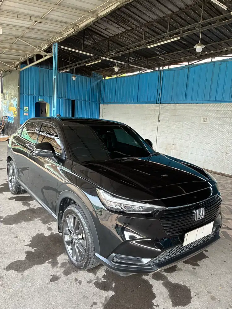 Honda HRV SE Black Tahun 2022 Plat T mint condition Karawang ODO 33000