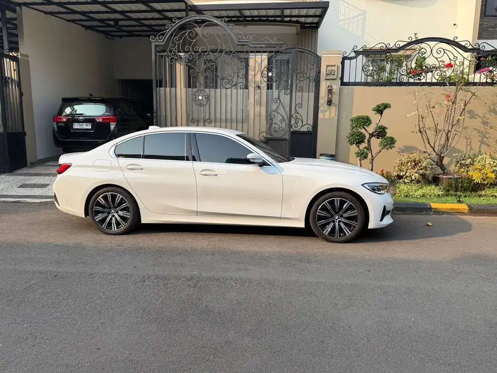 BMW 320i 2022 Bensin