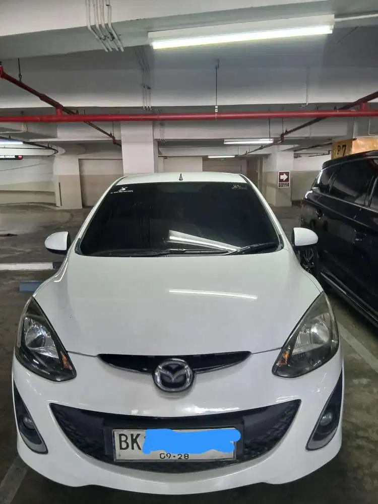 Mazda 2 bensin matic A/T 2010 putih