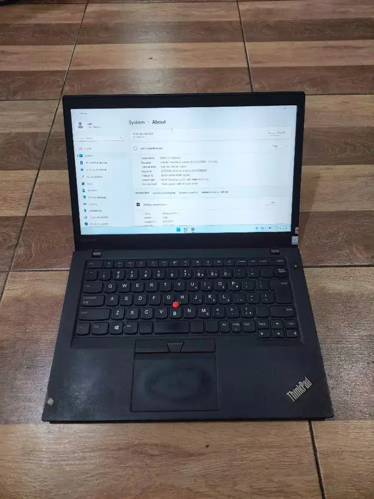 lenovo i5 7th. touchscreen 8gb. ssd 256gb. 13inch. ringan win11 ohs