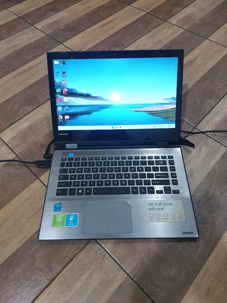 toshiba i3 touchscreen. 16Gb. SSD 1.2TB. 14inch win11 cepat agk berat