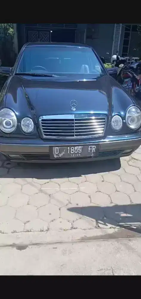 Jual Mercedes Benz New Eyes E 230 Tahun 1996