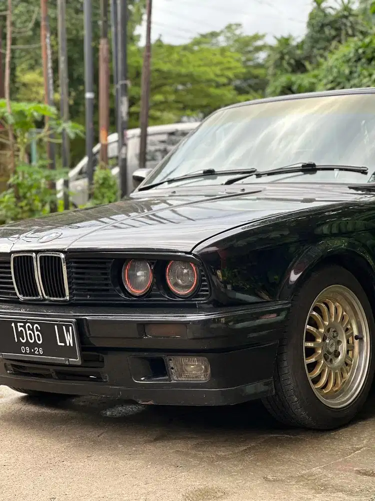 Dijual BMW E30 1992 Hitam Nego kondisi Normal