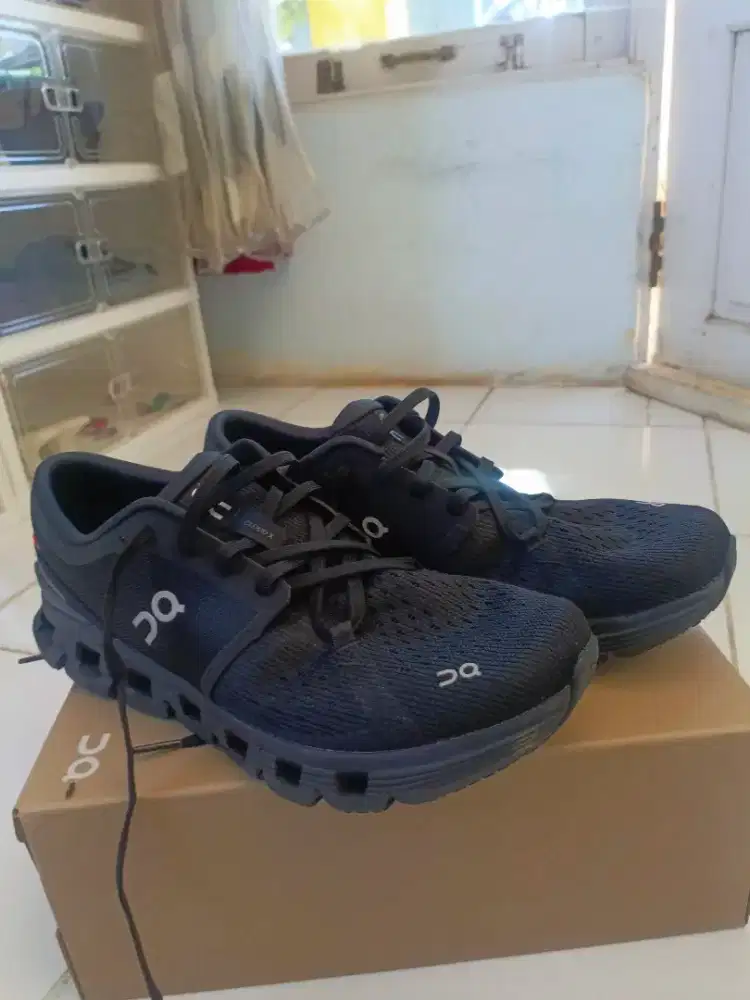 Sepatu oncloud X4