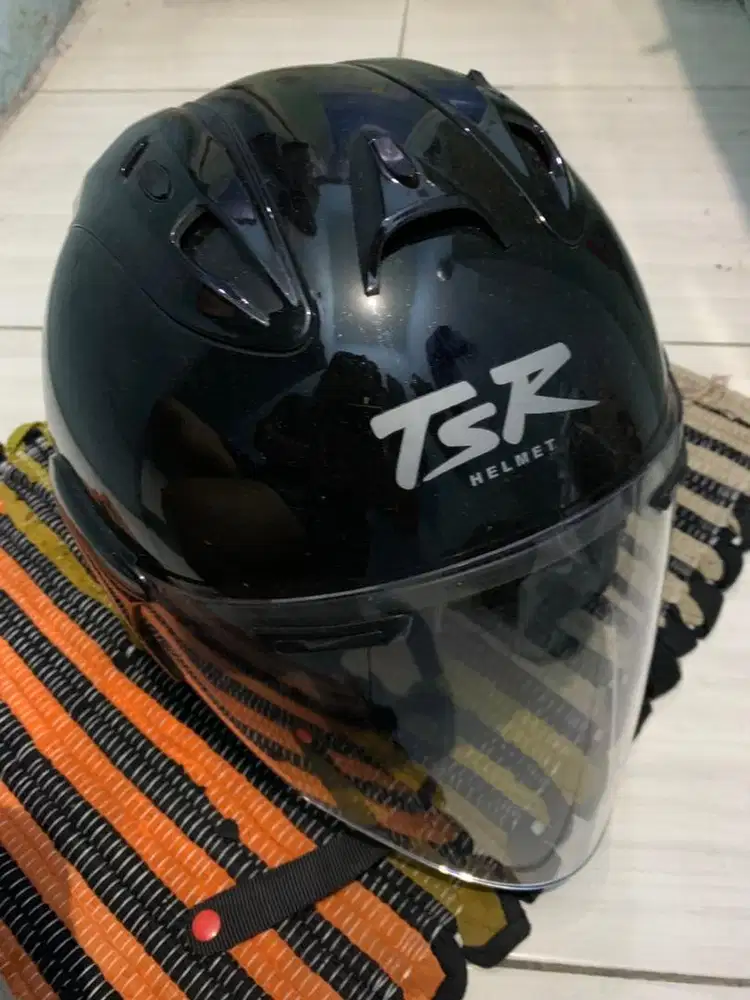 Helm TSR seperti baru