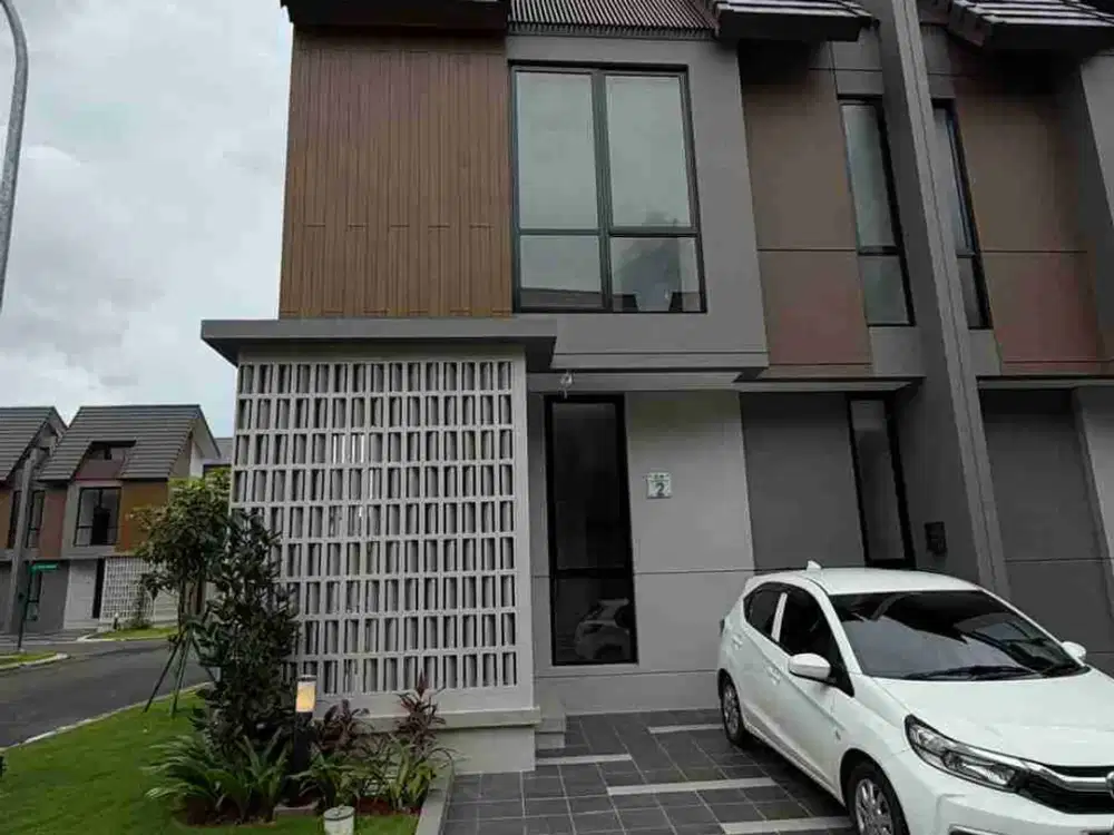 rumah 3 lantai attic cluster viola sumarecon crown gading