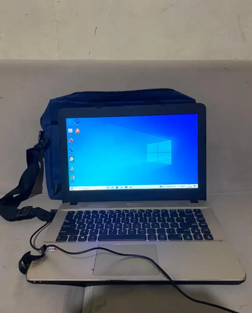 Laptop Asus ram 8gb SSD 250gb AMD Radeon 4