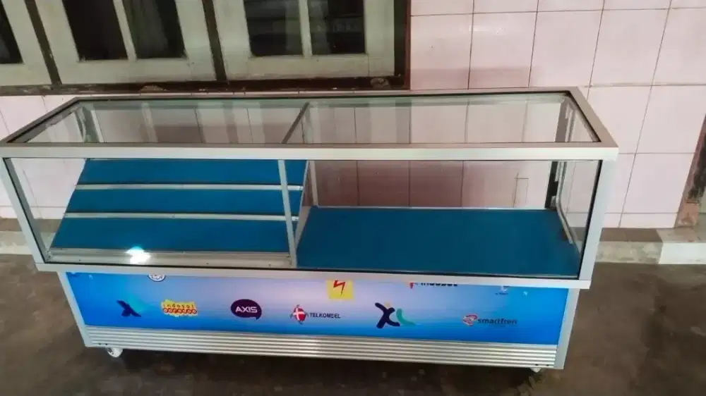 Dijual etalase konter ukuran 1,5m free lampu led