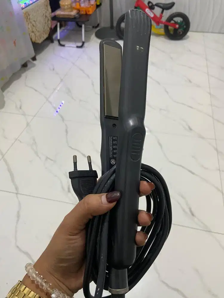 Catokan ermila bisa lurus bisa curly
