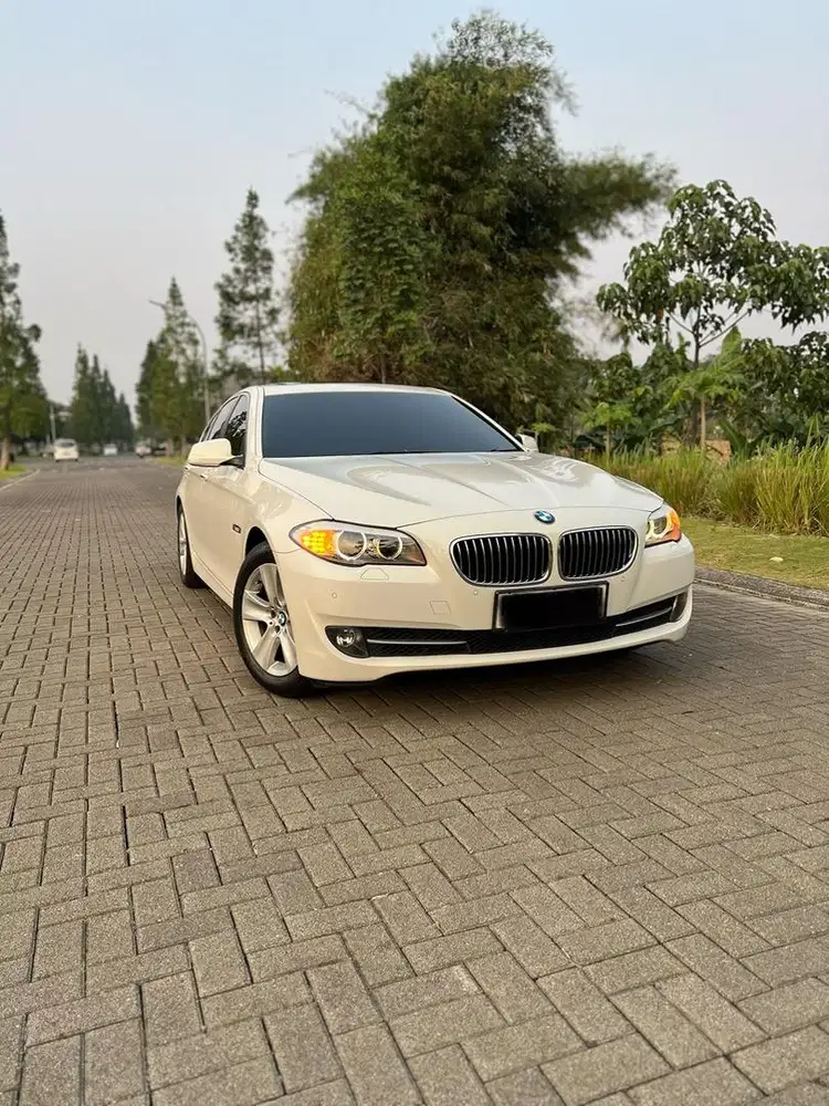 For Sale !! BMW F10 528i Low KM Nik 2013 faktur 2014