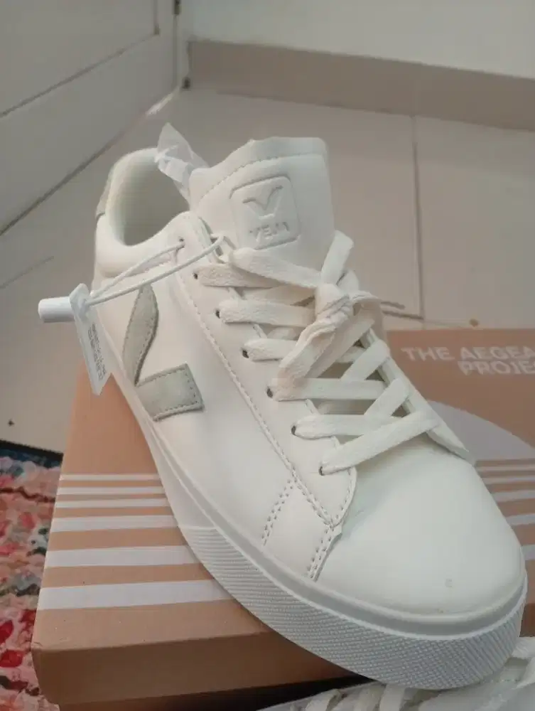 Sepatu Baru Veja uk 43/27,5