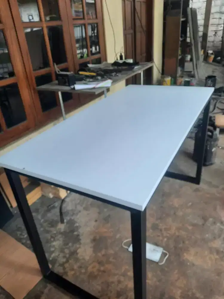 Meja permanen lapis hpl.
