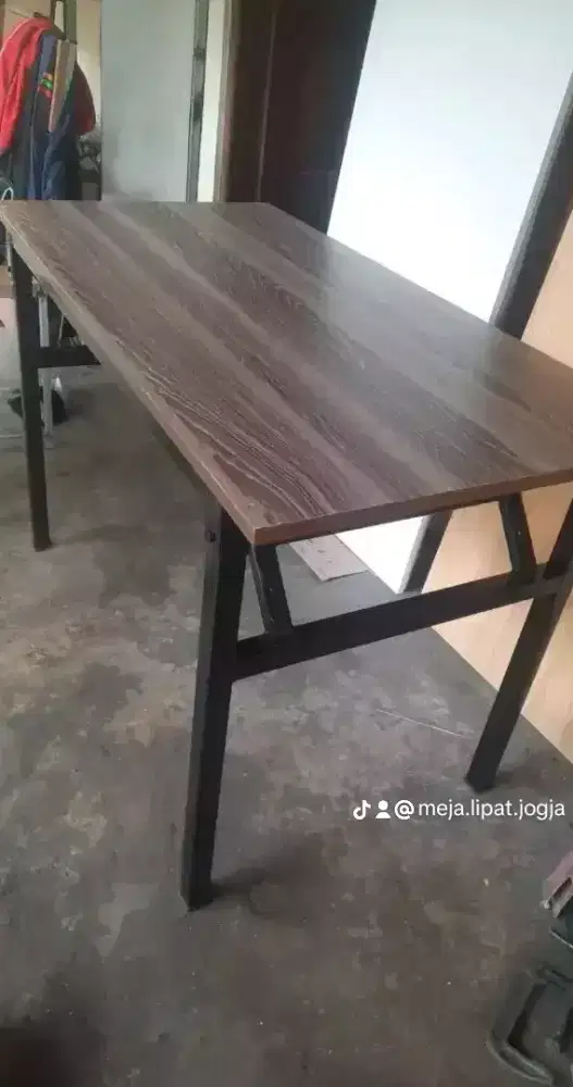 Meja lipat engsel hpl.