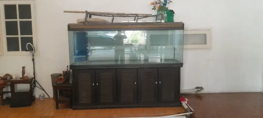 Dijual aquarium kondisi mulus tingal modal mesin air lampu2 ada
