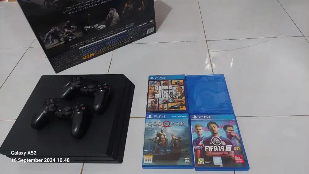 Ps 4 Pro1 tb 2 stik