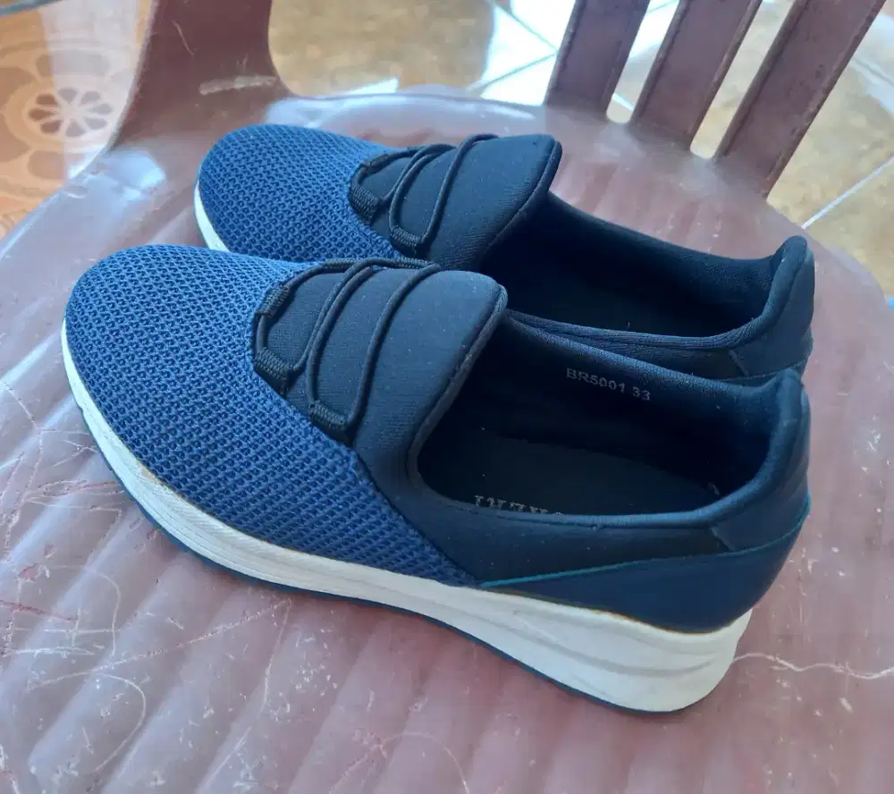 Sepatu anak Bucheri