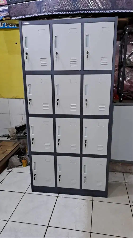 SALE ! LEMARI LOKER BESI 12 PINTU FULL KUNCI SALE