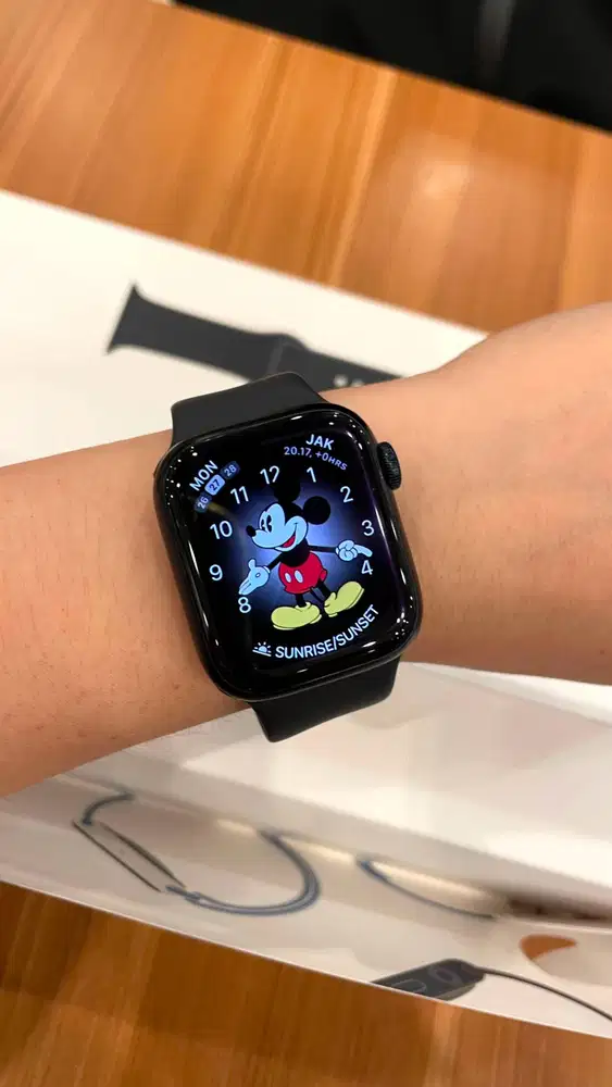 Apple Watch Series 8 41mm Midnight - Resmi iBox - Fullset Mulus
