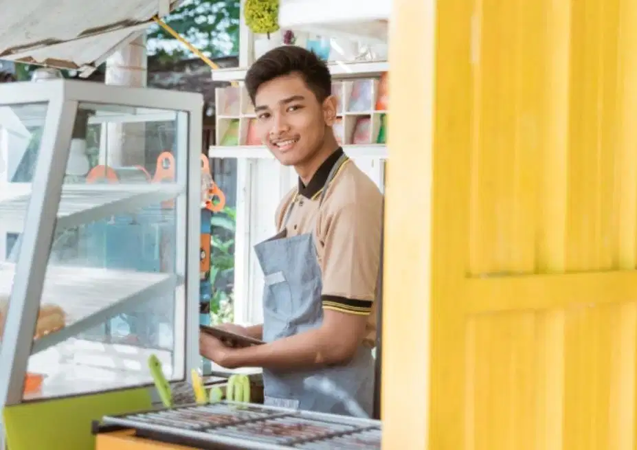 Karyawan toko PRIA
