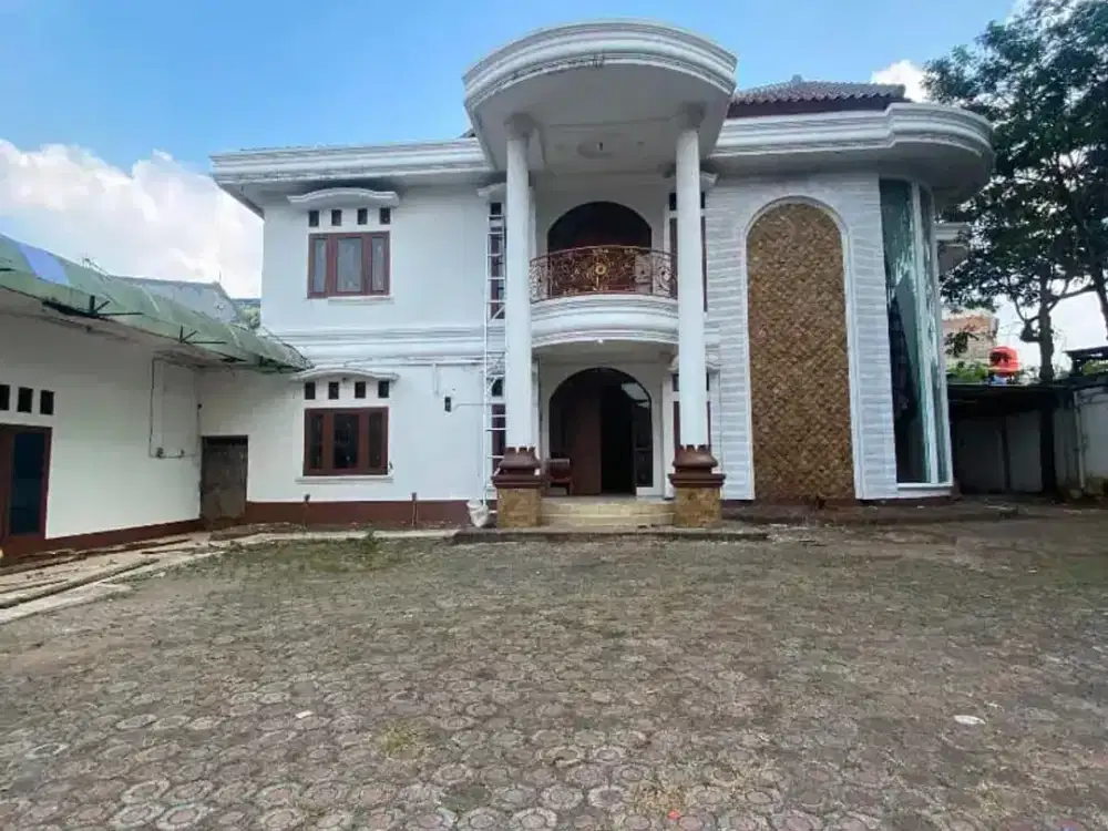 Disewakan Rumah Luas dan Murah, Sangat Cocok untuk Perkantoran, Aman, Nyaman dan Strategis