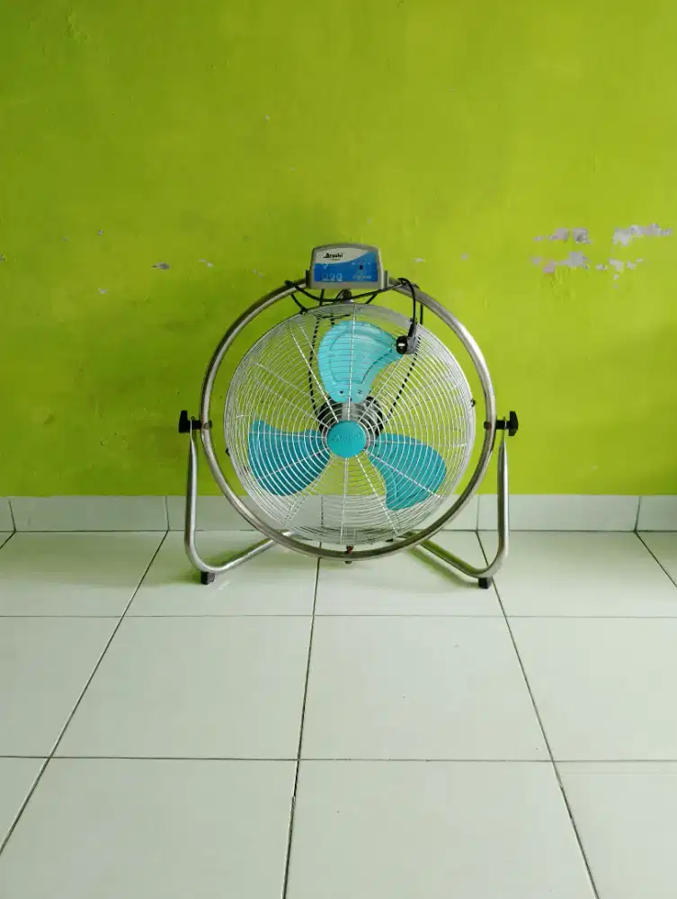 Kipas angin duduk 22 inc merk Arashi pakai remote