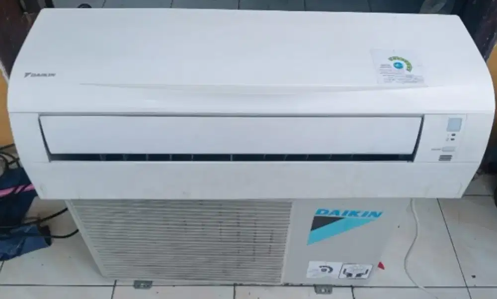 AC 1/2pk Daikin mulus dijamin masih dingin
