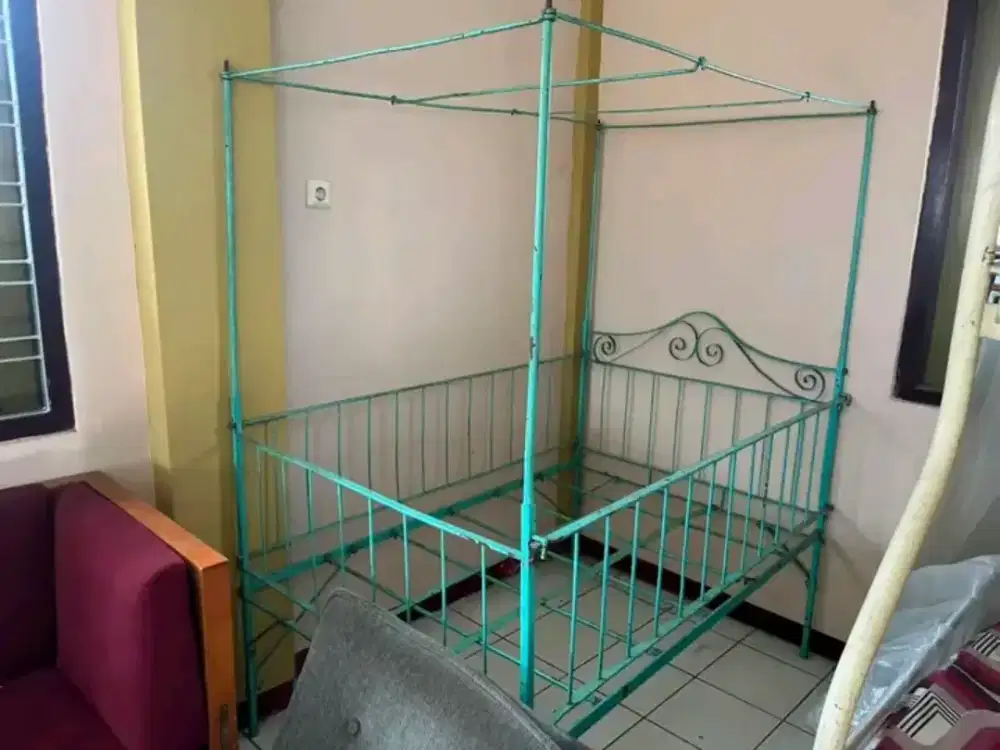 tempat tidur jadul, antik, vintage, kolonial