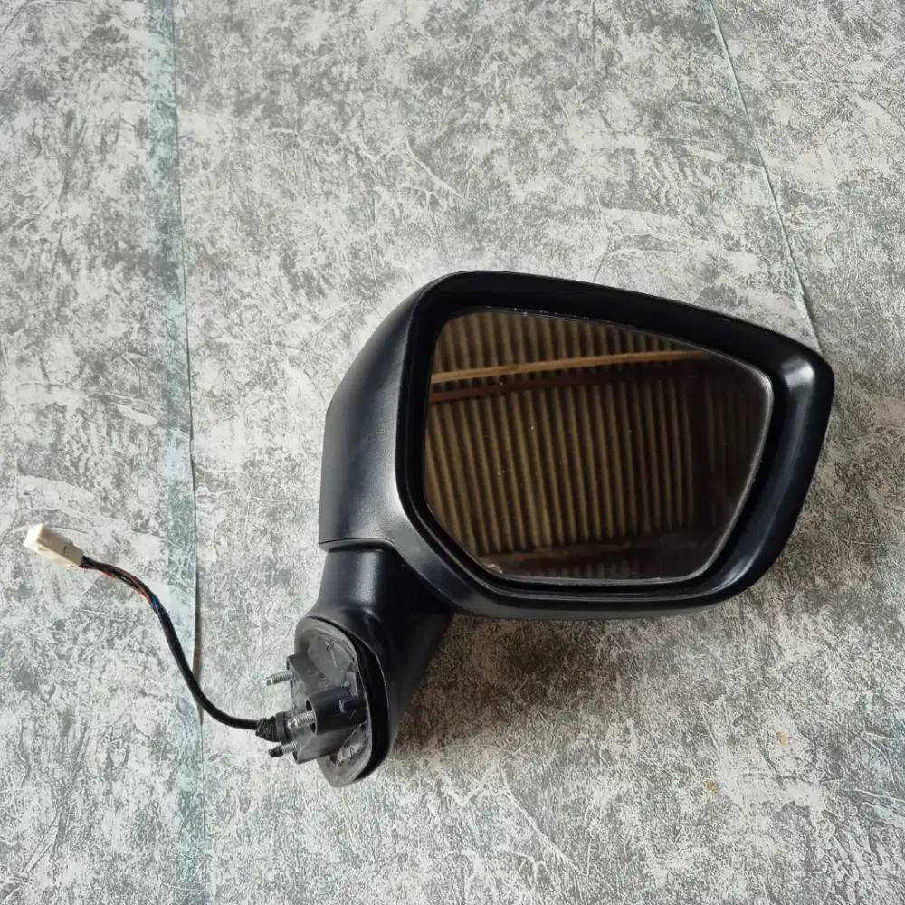 Spion xpander cross sebelah kanan