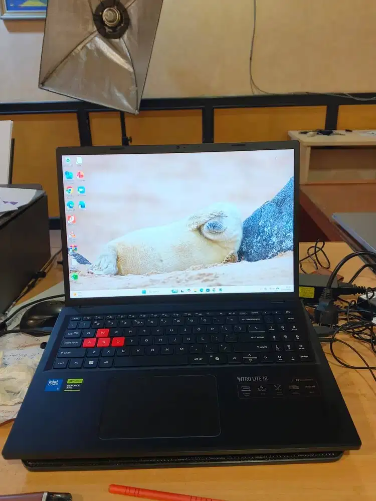 Laptop gaming Acer Nitro Lite 16 , 16 GB RTX 3050 6 GB