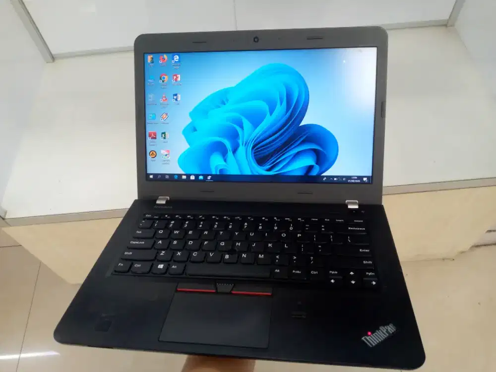 LAPTOP LENOVO THINKPAD CORE I5 RAM 6GB SSD 128GB Murah aja