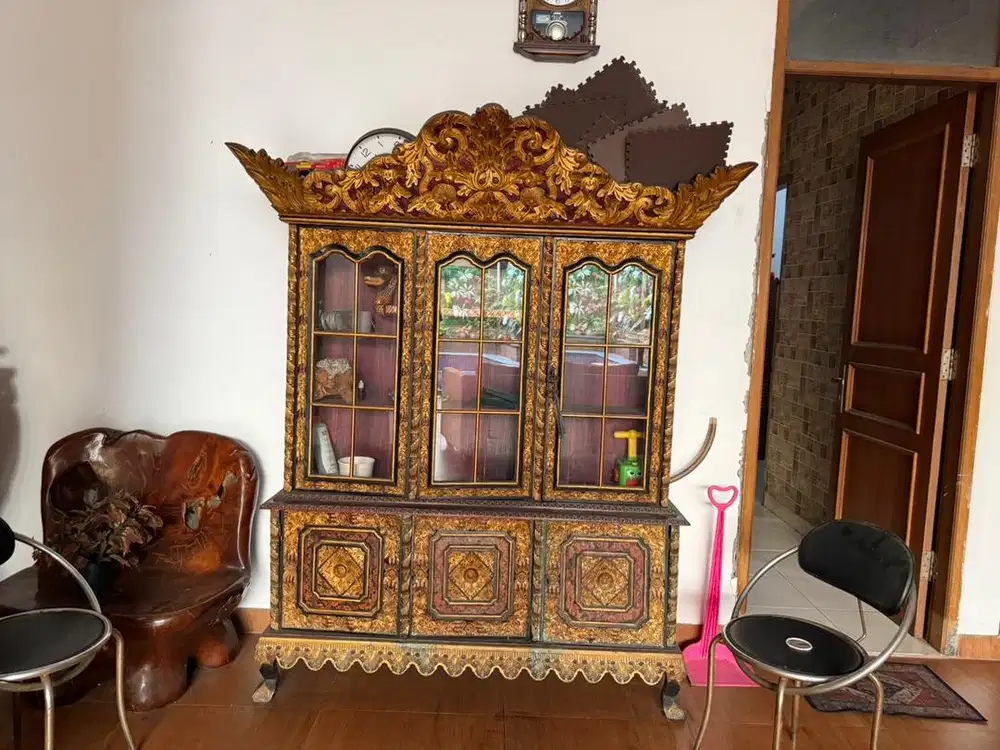 Lemari ukir kayu palembang