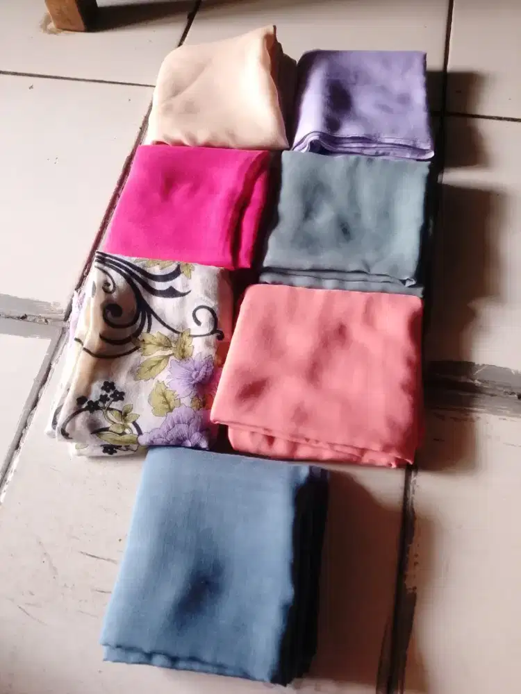 Hijab segi empat ada 7 pcs..