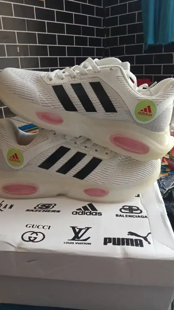 Sepatu Adidas 42