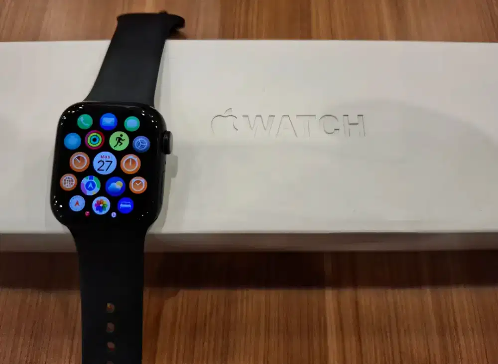 Apple Watch Series 8 41mm Midnight - Resmi iBox - Fullset Like New