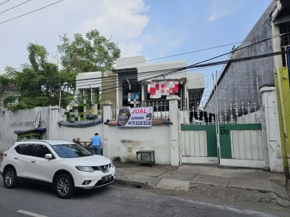 Raya Kedung Cowek Bangunan Komersial. Hadap Jalan Raya.