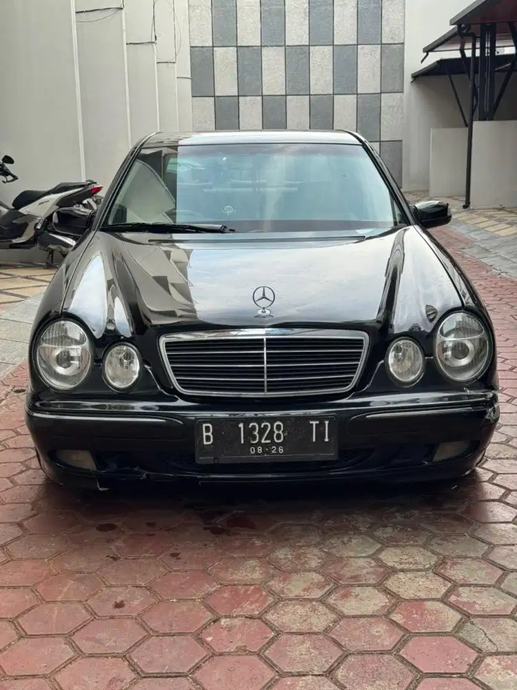 For Sale Mercedes Benz (Mercy) E240 2001