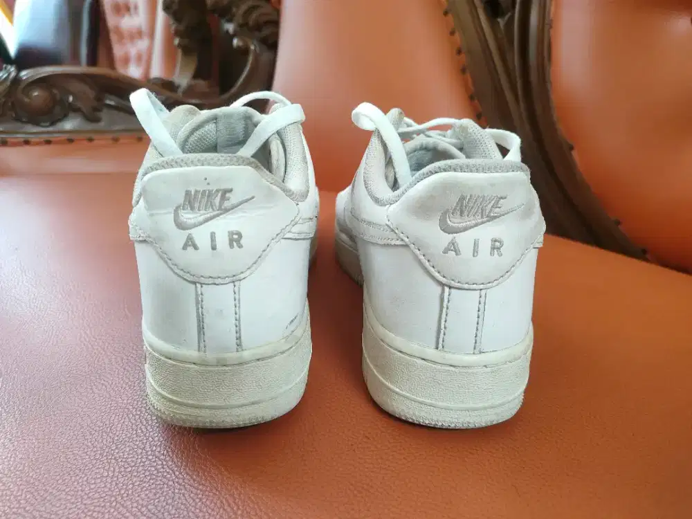 Sepatu kulit Nike Air Original No 41 Putih Bersih Terawat.