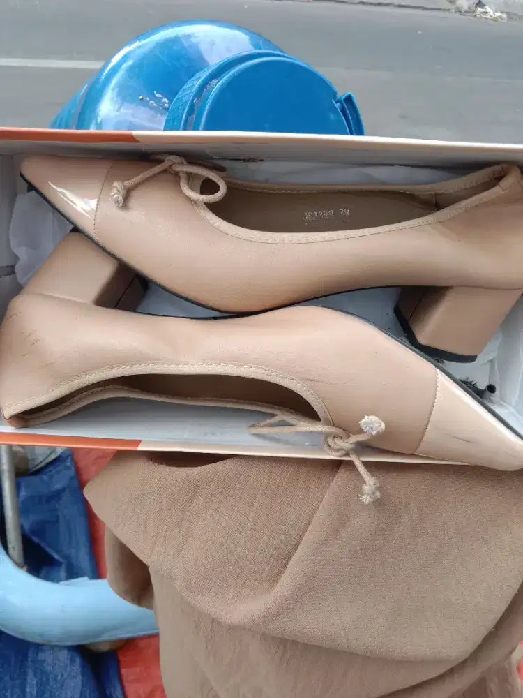 Sepatu. Pantopel. Wanita. No. 39