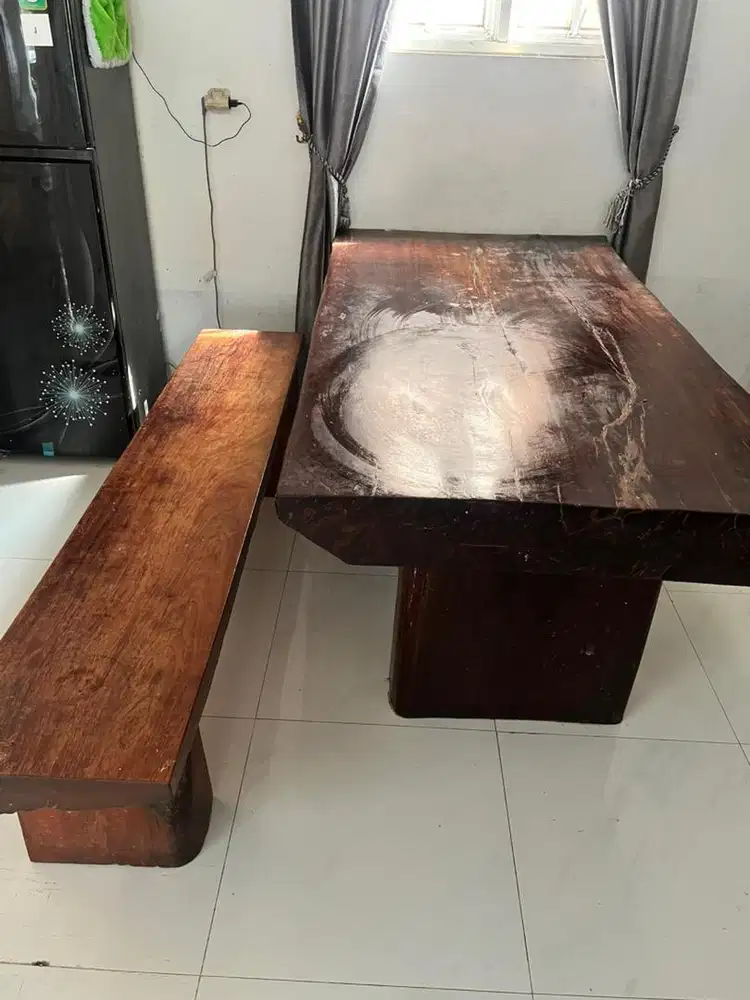 Meja makan kayu merbau