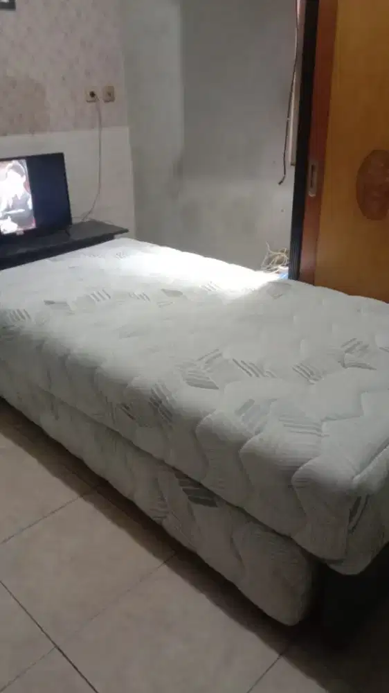 Tempat tidur single informa