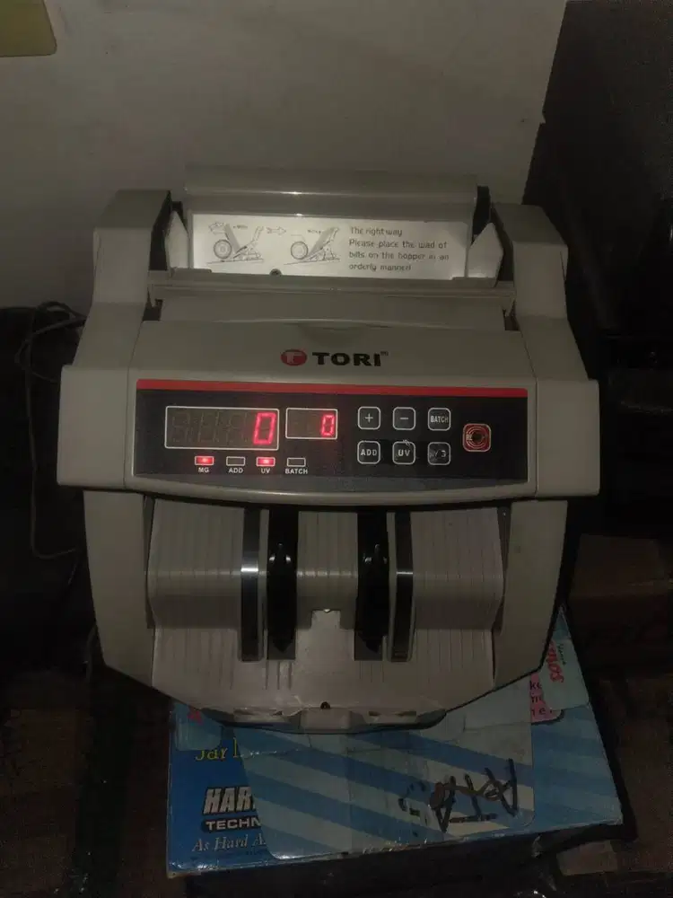 Tori mesin hitung uang