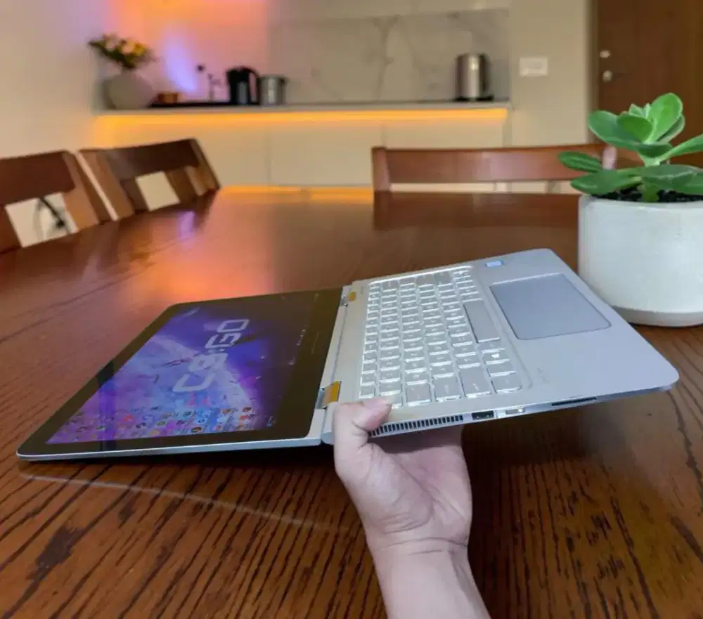 Laptop HP SPECTRE TOUCHSCREEN Core i5 SSD 256Gb SLIM Body Like NEW