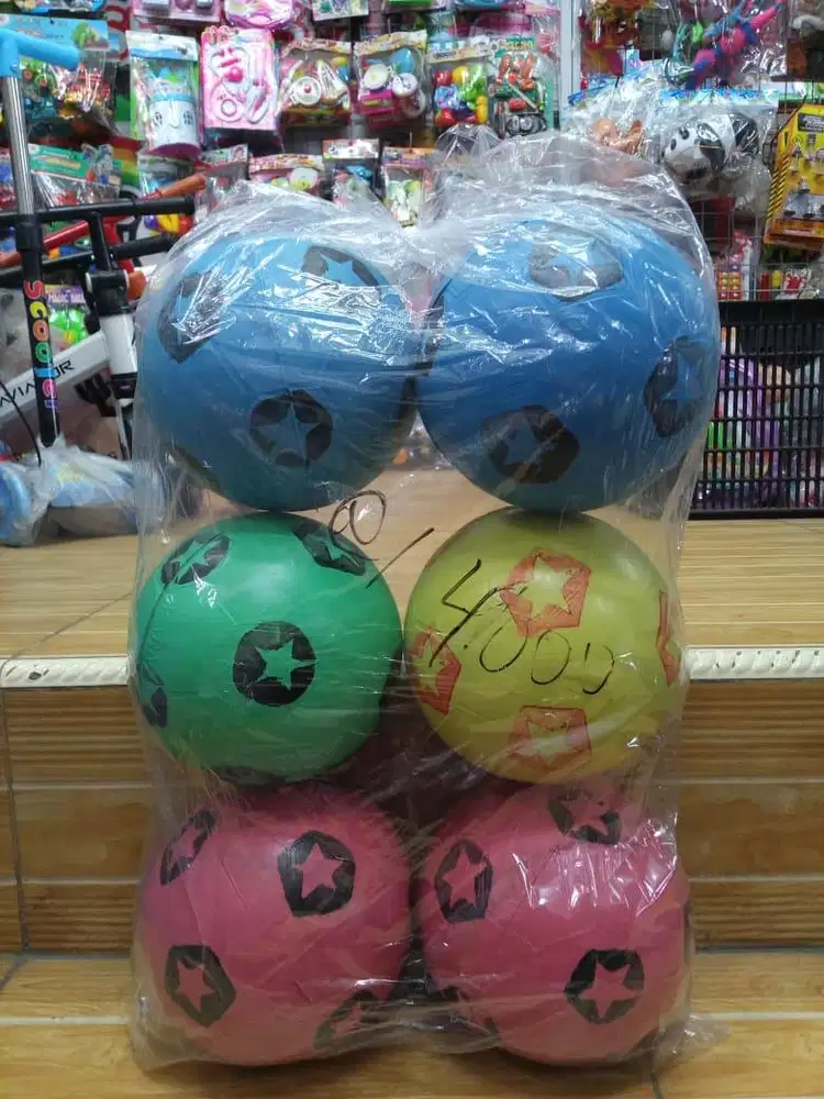 mainan anak bola sepak motif