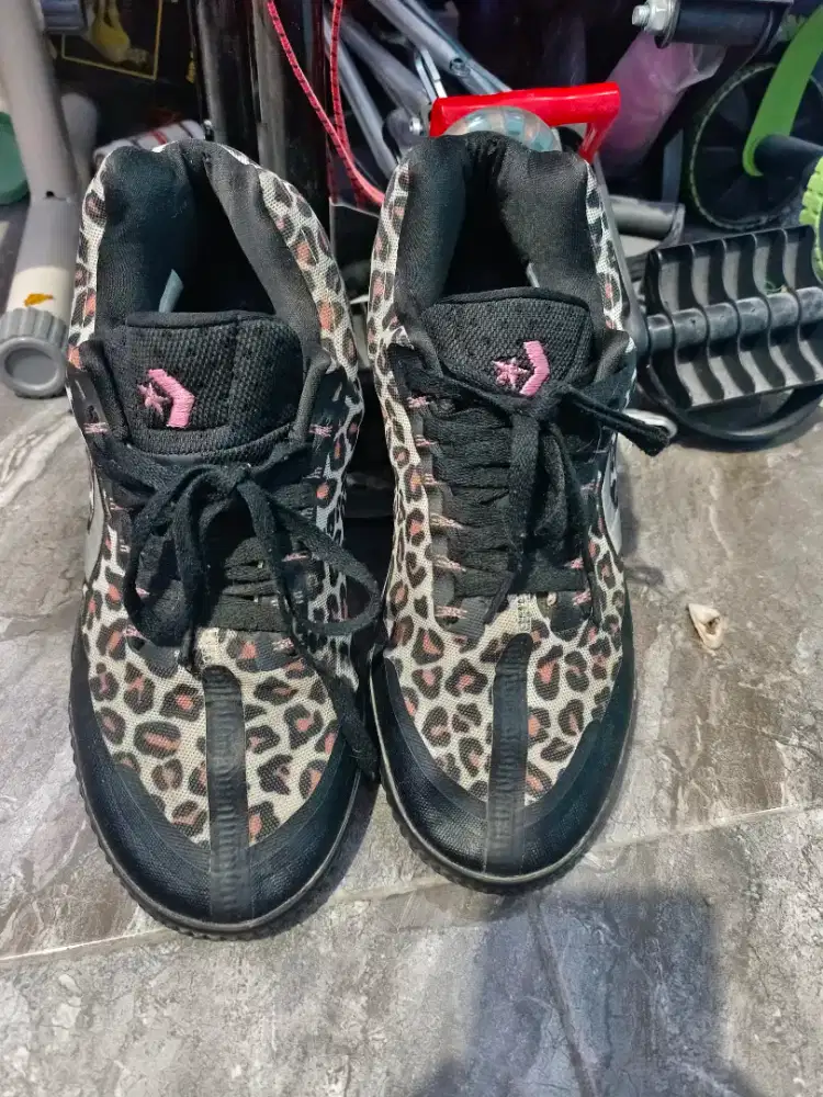 Sepatu Converse one star mid leopard sz 44 ori