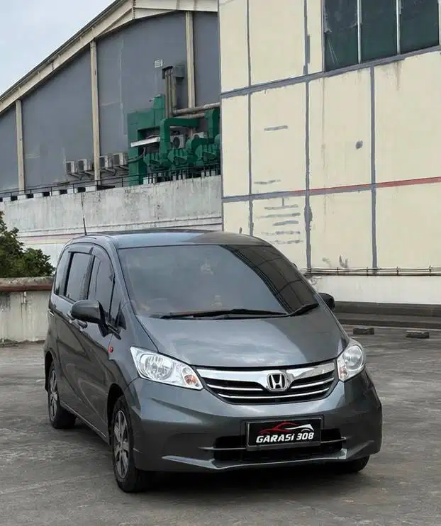 Honda Freed GB3 1.5 A AT Abu Abu Metalik Kilometer 151 rb Captain Seat