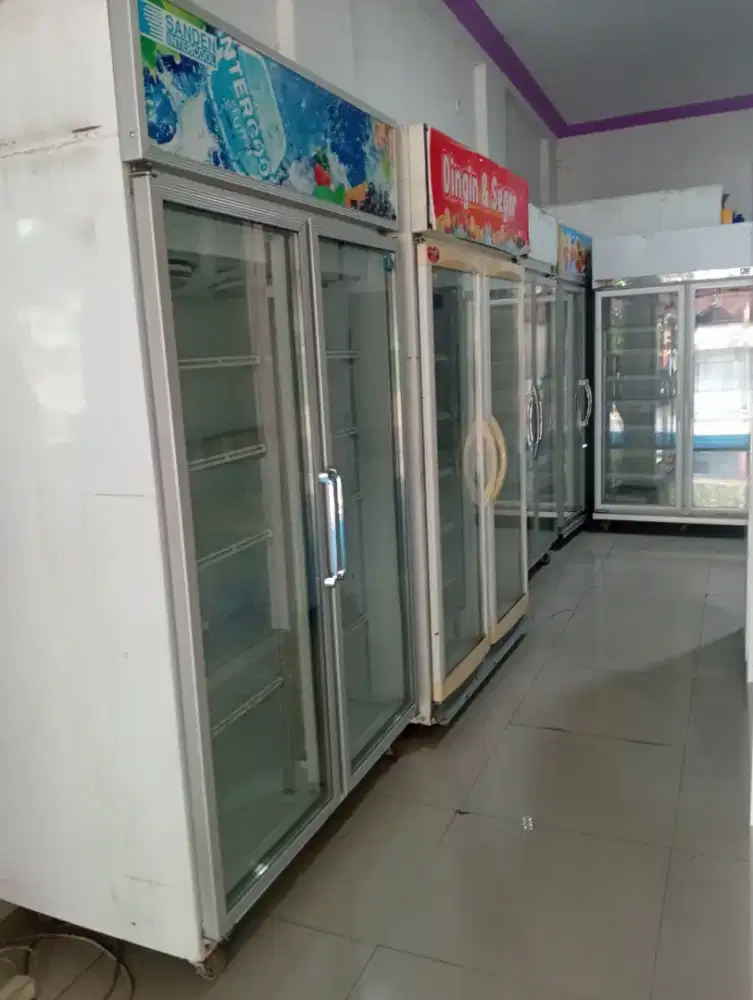 Showcase 2 pintu bekas murah 7jt an saja