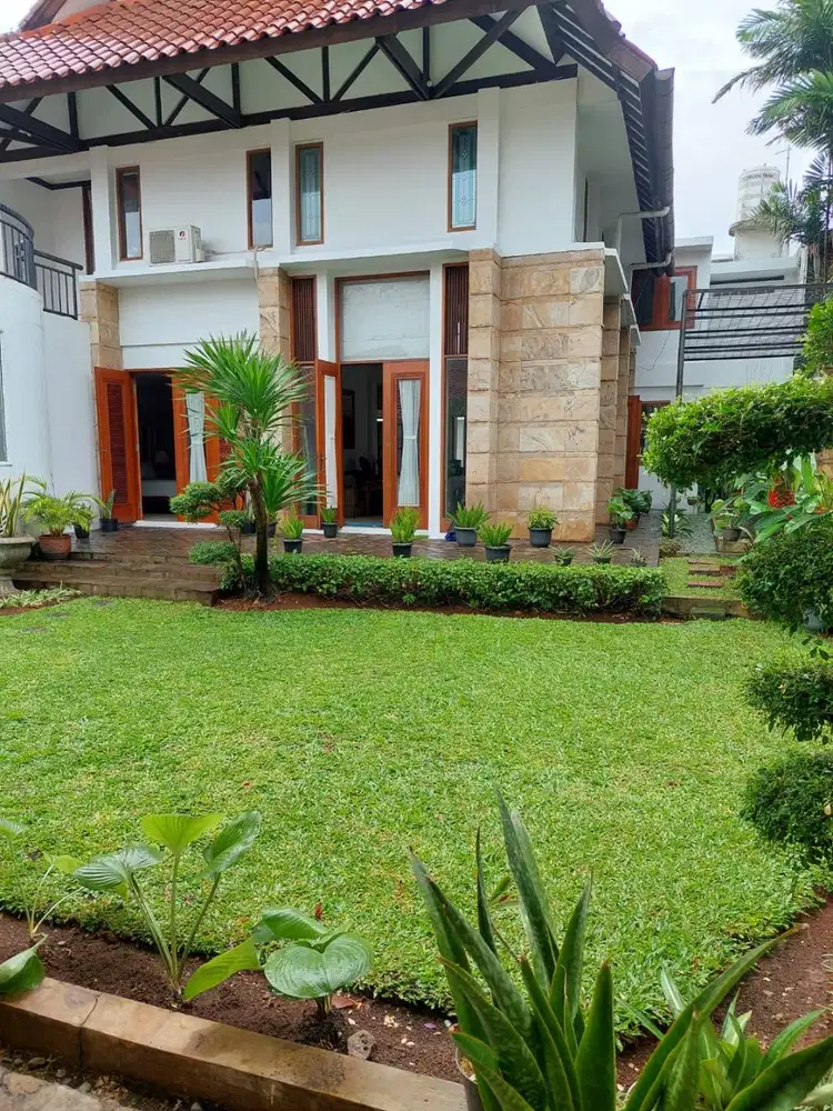 Jual Rumah Fully Furnished Cakep di Kebon Jeruk! Ada Garden